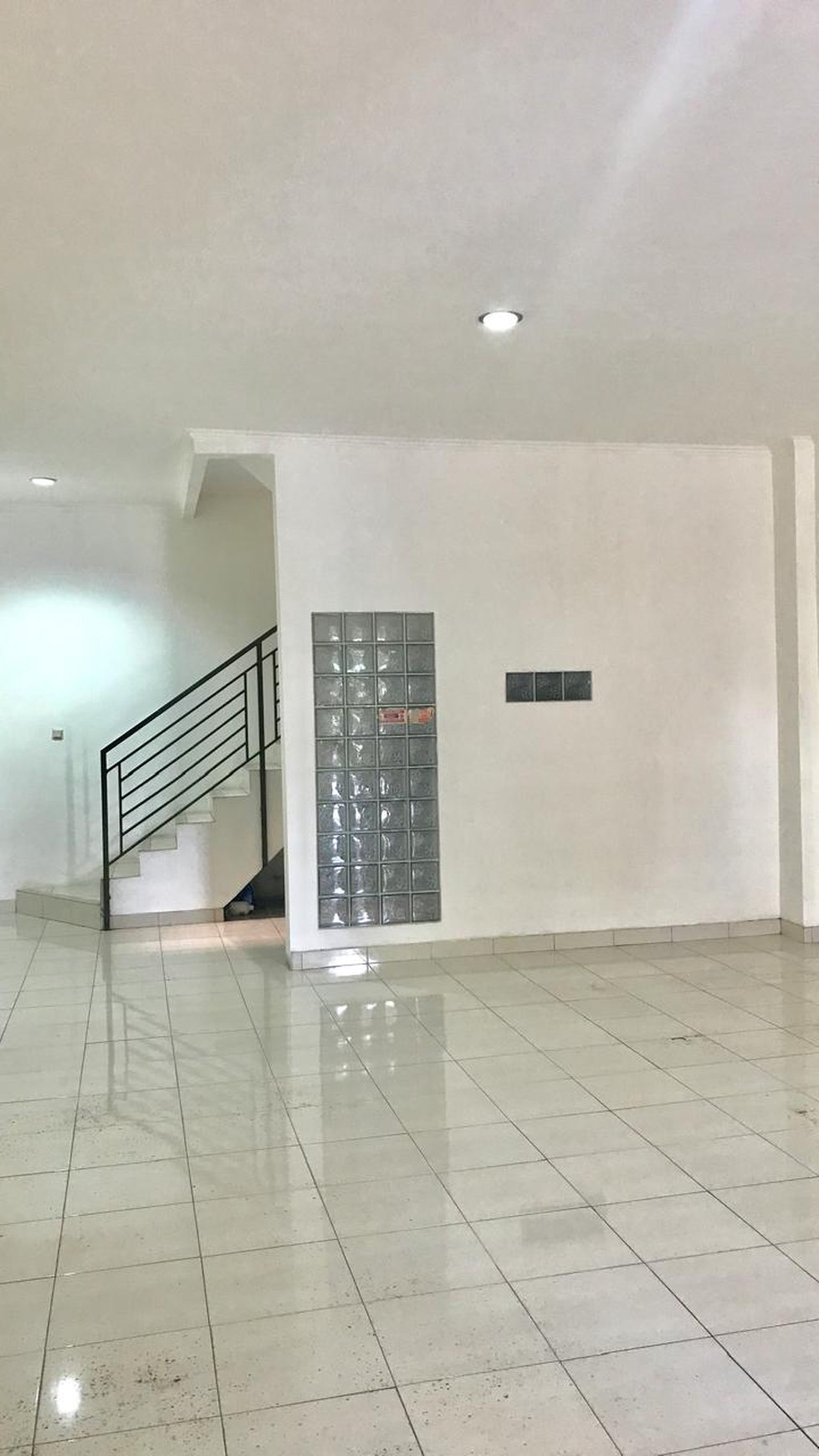 RUKO PINGGIR JALAN STRATEGIS COCOK UNTUK JADI KANTOR DAN USAHA LAINNYA