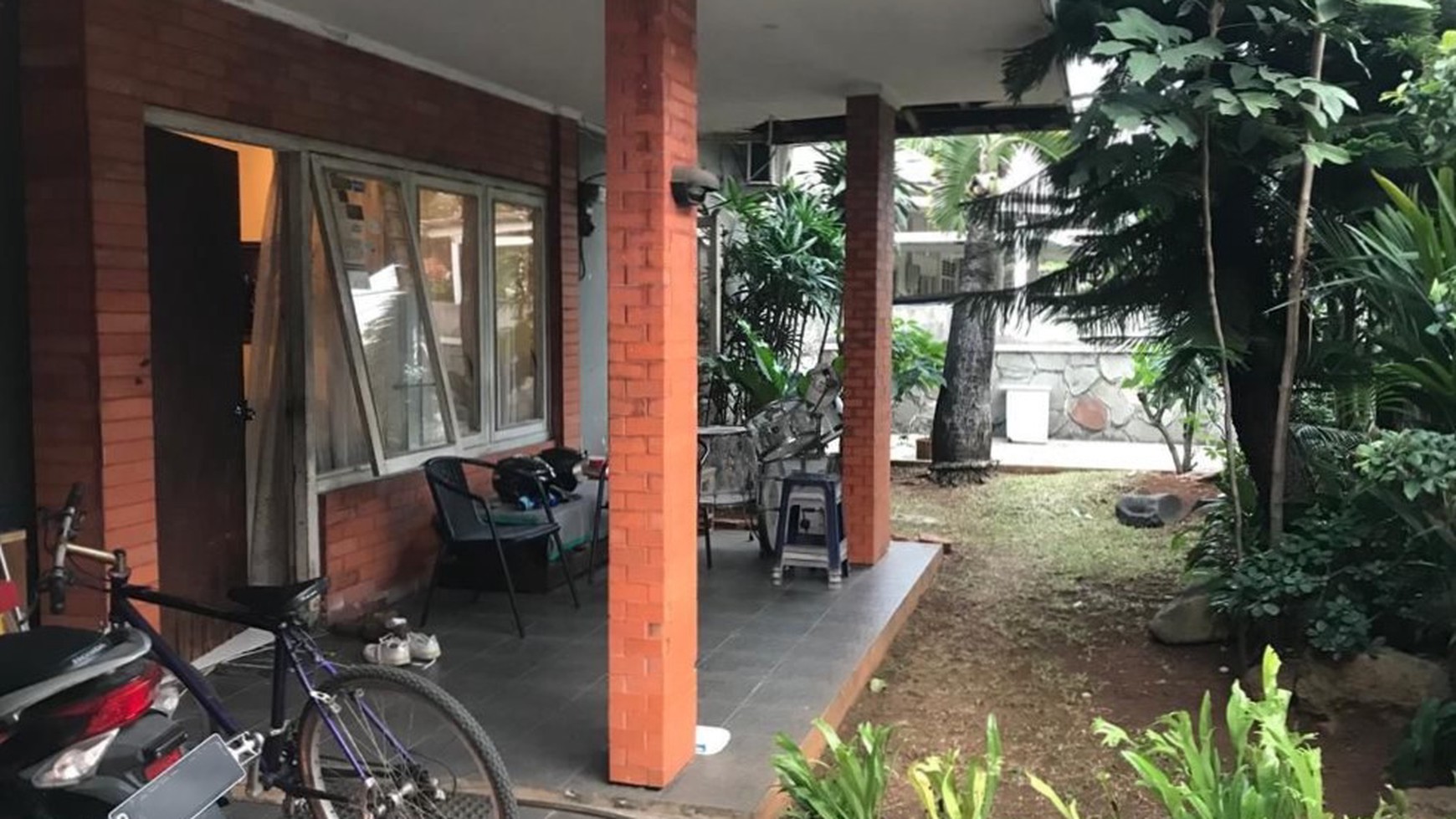 HARGA MENDEKATI NJOP RUMAH LAMA TERAWAT DALAM KOMPLEK