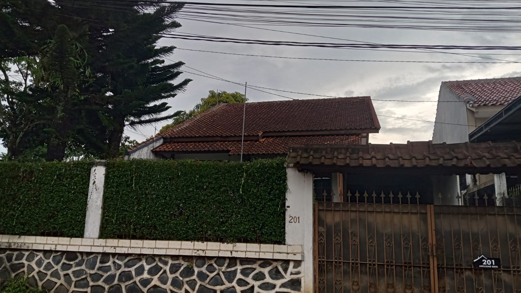 DIJUAL RUMAH ASRI TENGAH KOTA BANDUNG SEJUK SIAP HUNI