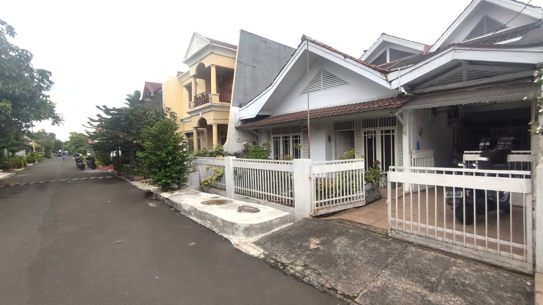 Rumah siap huni , bagus di Perumahan Strategis Karang Tengah, Ciledug