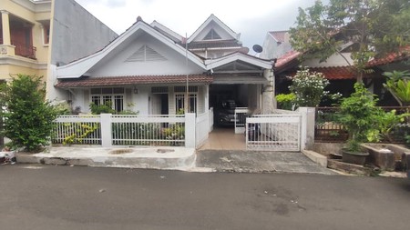 Rumah siap huni , bagus di Perumahan Strategis Karang Tengah, Ciledug