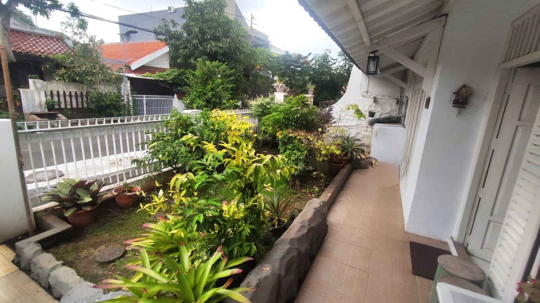 Rumah siap huni , bagus di Perumahan Strategis Karang Tengah, Ciledug