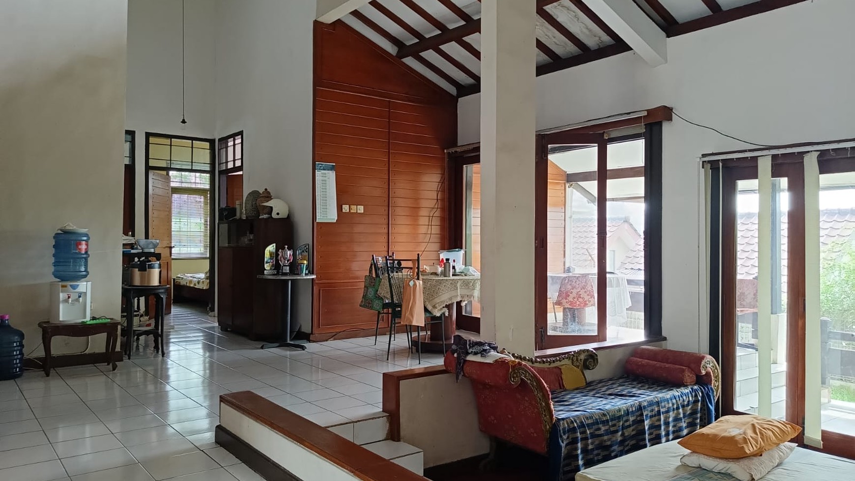 Rumah Asri Semi Furnished di Komplek Gerlong Permai