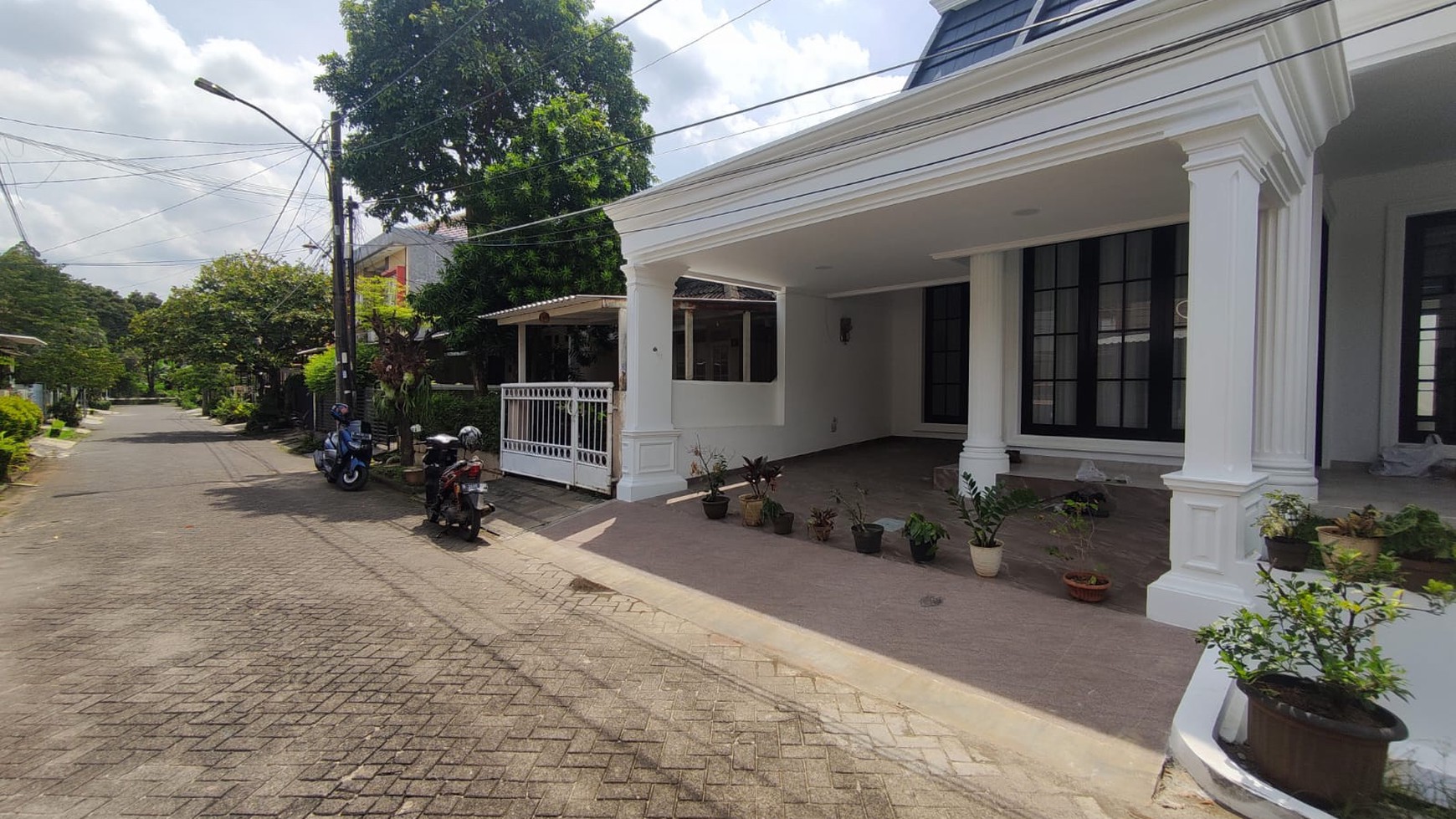 Rumah Brnd new, konsep American Clasic di Bintaro Sektor 5