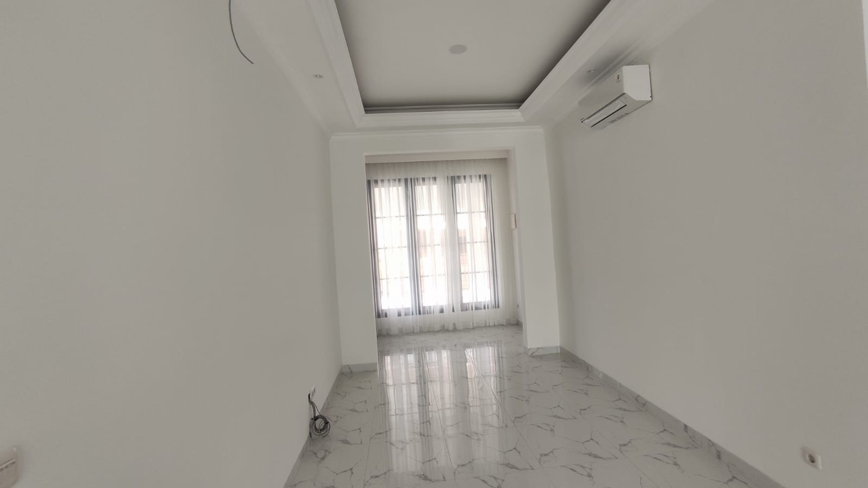 Rumah Brnd new, konsep American Clasic di Bintaro Sektor 5