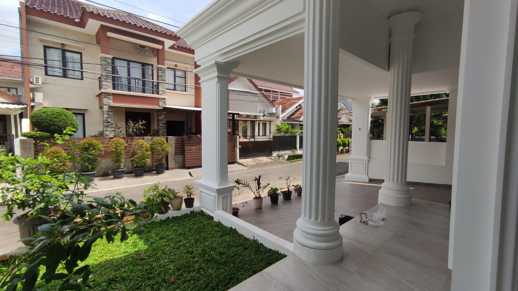 Rumah Brnd new, konsep American Clasic di Bintaro Sektor 5