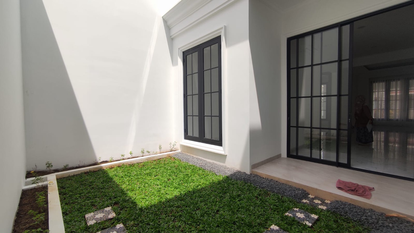 Rumah Brnd new, konsep American Clasic di Bintaro Sektor 5