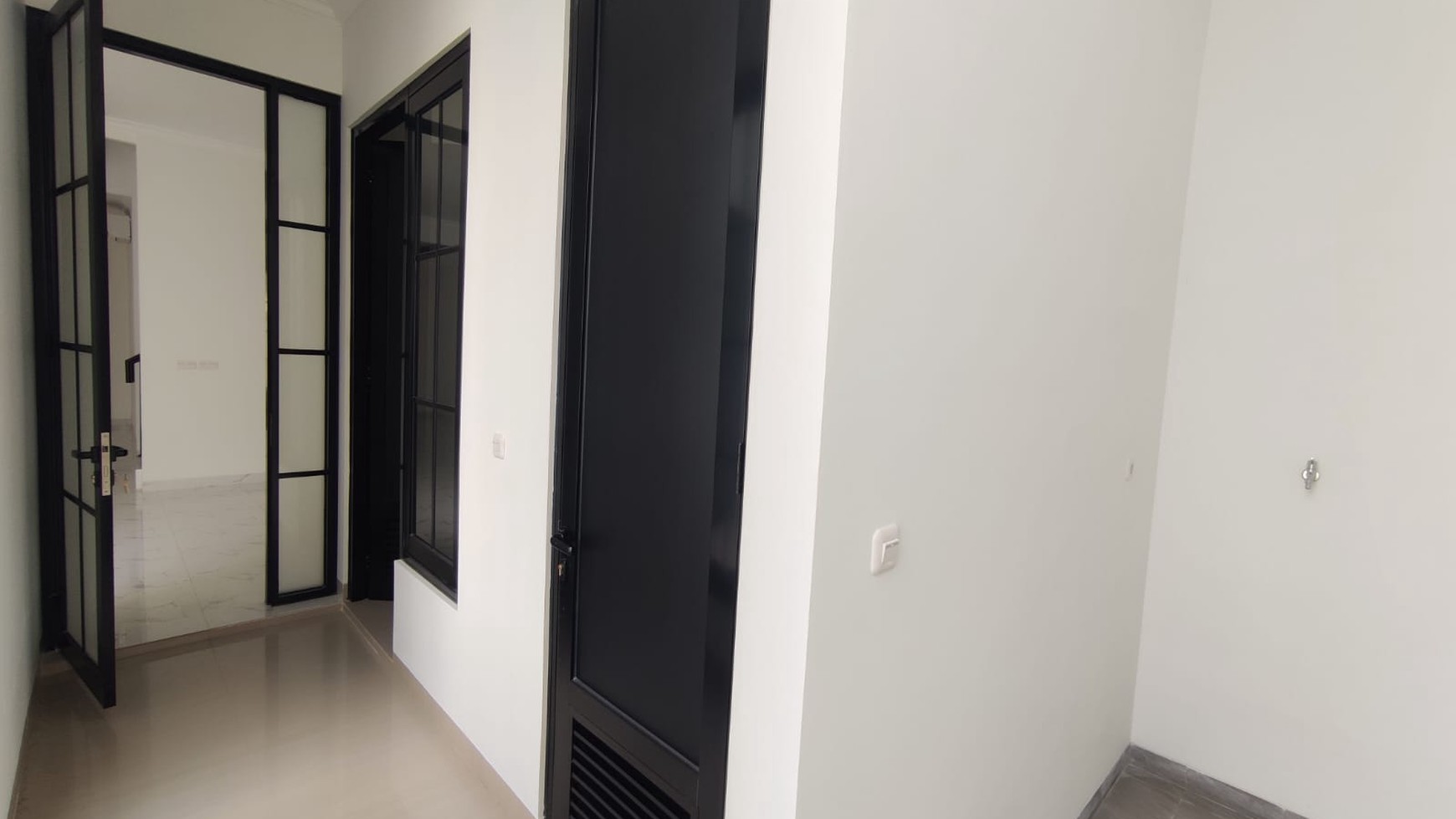 Rumah Brnd new, konsep American Clasic di Bintaro Sektor 5
