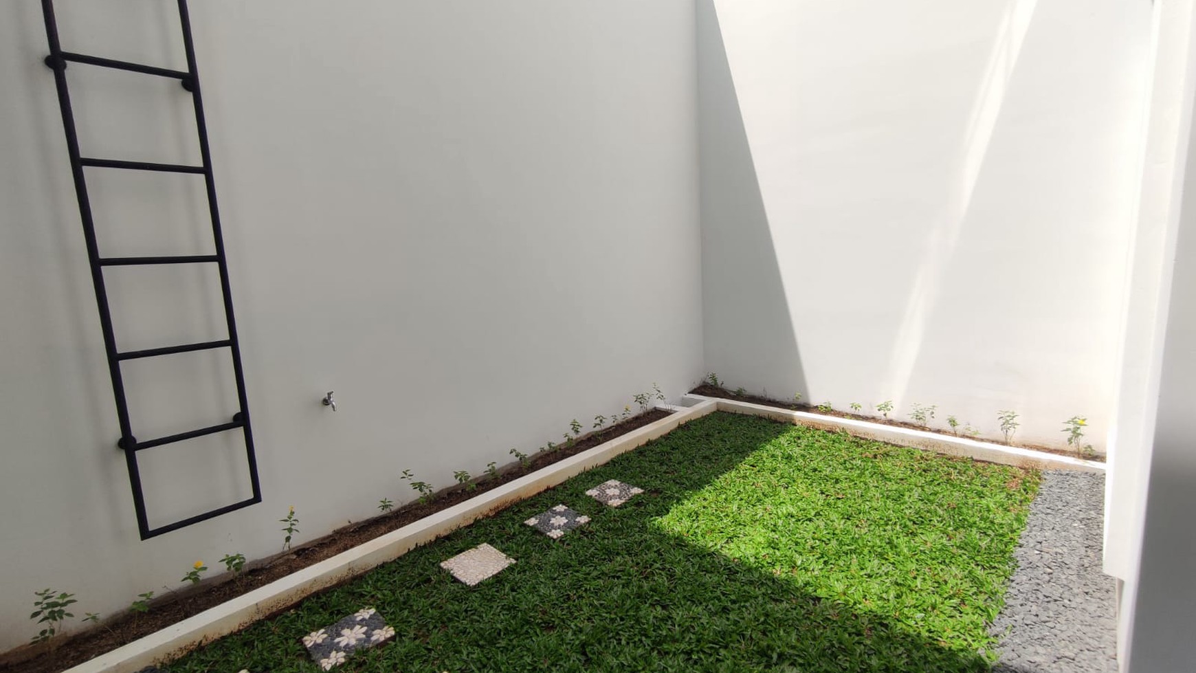 Rumah Brnd new, konsep American Clasic di Bintaro Sektor 5