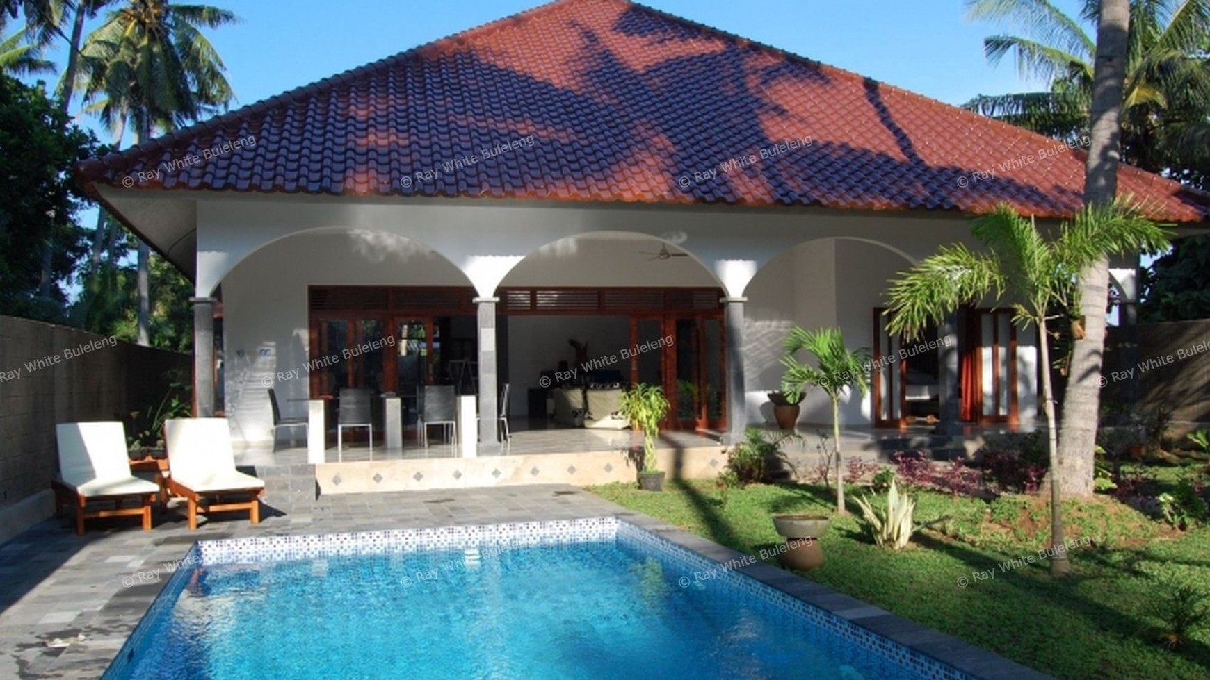 GREAT LUXURY VILLA IN CENTRAL LOVINA