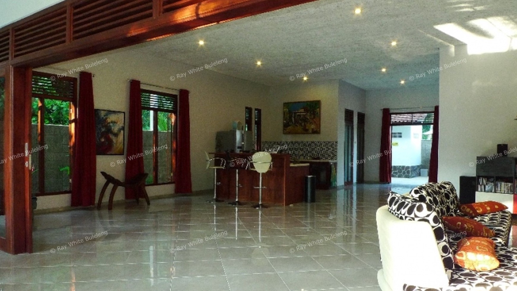 GREAT LUXURY VILLA IN CENTRAL LOVINA