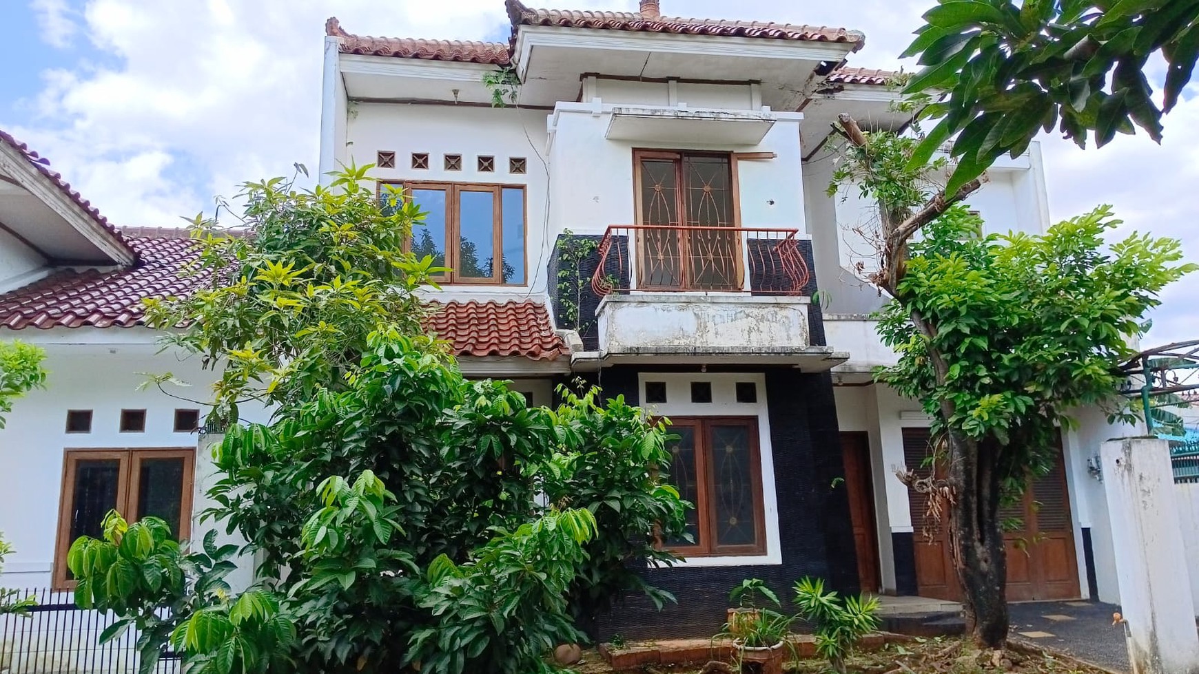 Di Jual Cepat Tanah Nego Sampai Jadi  ( Bonus 3 Unit Rumah Induk, 8 Unit Kos - Kosan ) Lokasi Strategis di Kreo - Joglo Perbatasan Jakarta Barat Tangerang 