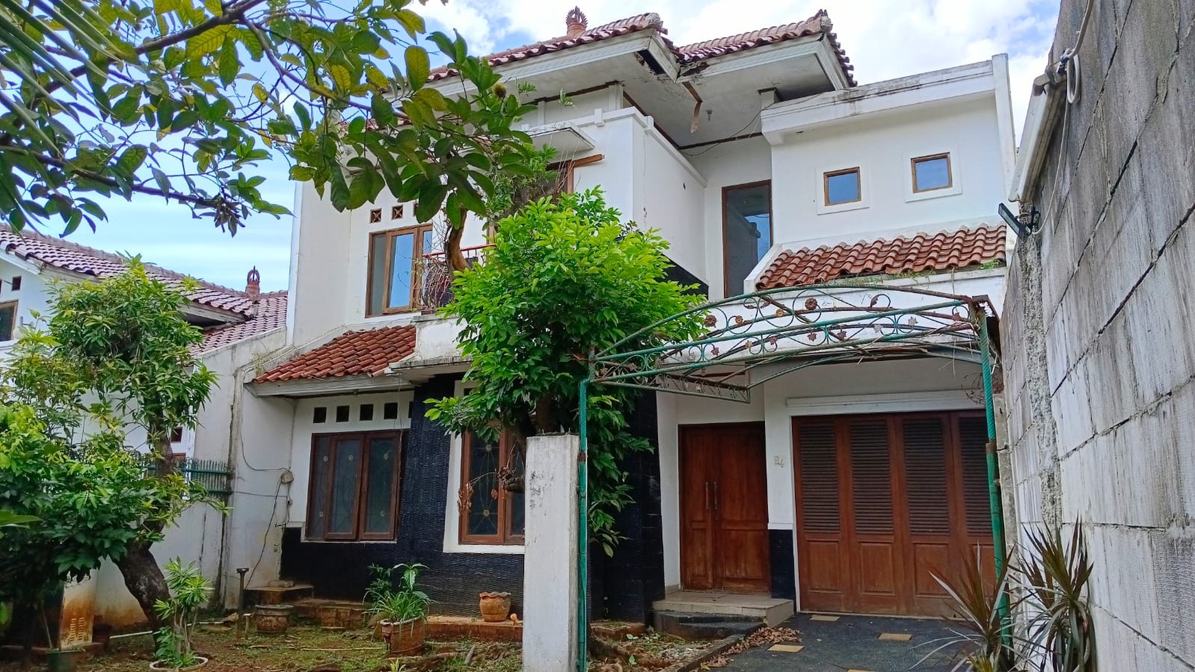 Di Jual Cepat Tanah Nego Sampai Jadi  ( Bonus 3 Unit Rumah Induk, 8 Unit Kos - Kosan ) Lokasi Strategis di Kreo - Joglo Perbatasan Jakarta Barat Tangerang 