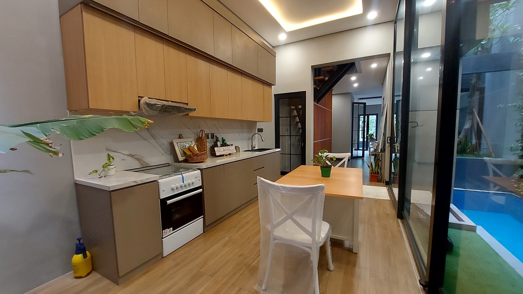 Rumah Cantik dan Mewah Semi Furnished di Pondok Indah