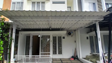 Rumah Cantik depan Taman di Citragran Cibubur dekat Mall dan selangkah menuju Tol Jatikarya