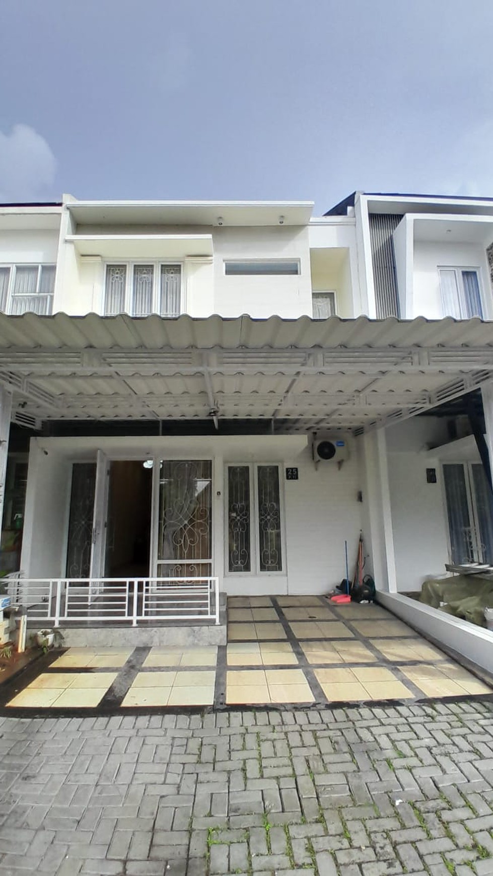 Rumah Cantik depan Taman di Citragran Cibubur dekat Mall dan selangkah menuju Tol Jatikarya
