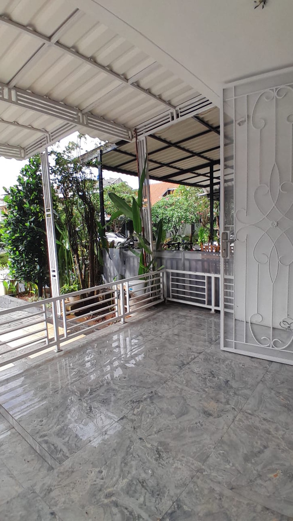 Rumah Cantik depan Taman di Citragran Cibubur dekat Mall dan selangkah menuju Tol Jatikarya