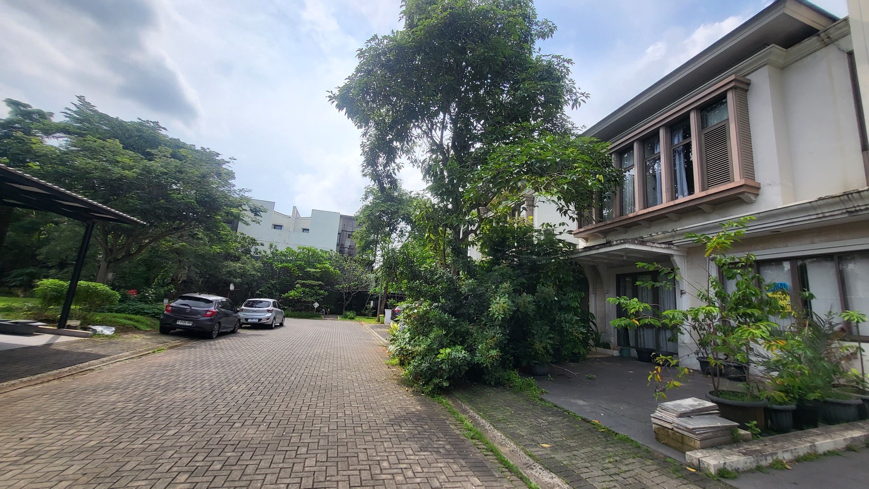 Turun harga Rumah minimalis, full interior di Greenwich BSD City.