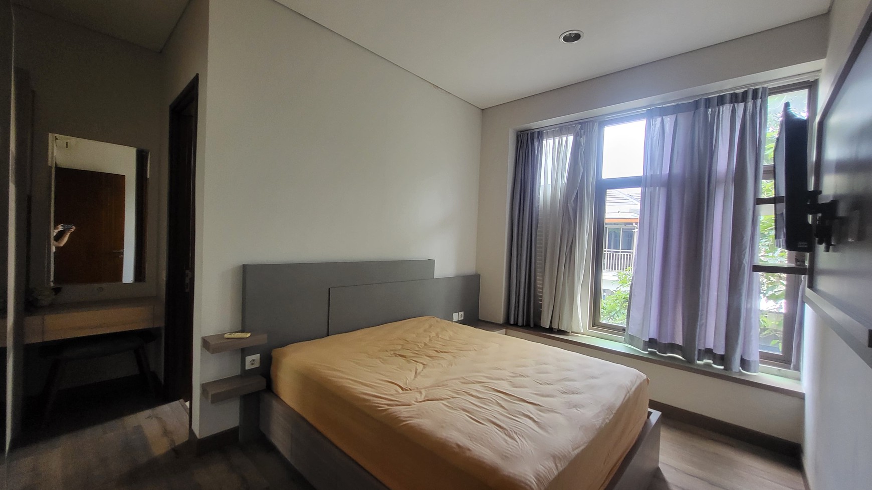 Turun harga Rumah minimalis, full interior di Greenwich BSD City.