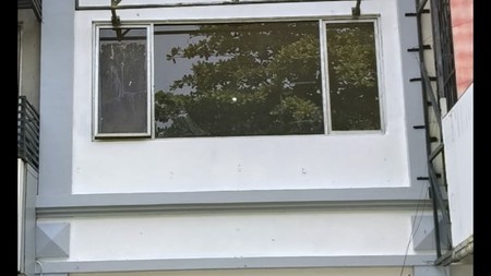 Ruko 3 lantai disewakan di Villa Melati Mas Serpong Dekat Toll BSD