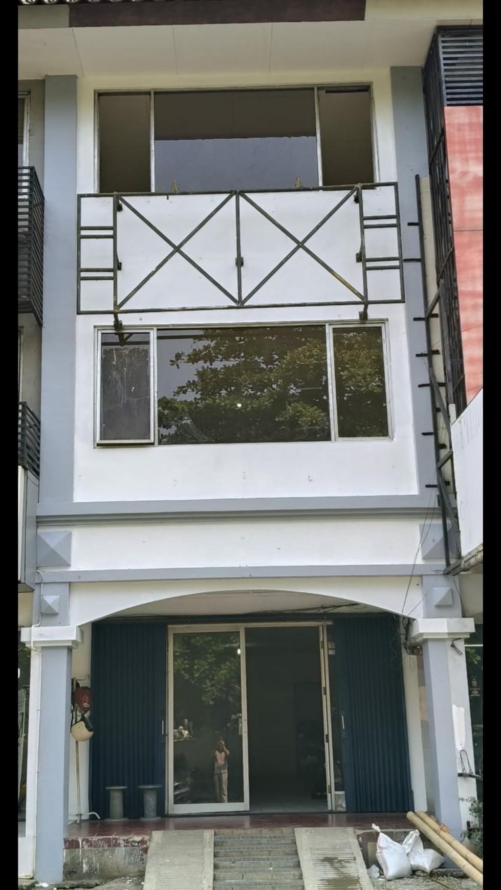 Ruko 3 lantai disewakan di Villa Melati Mas Serpong Dekat Toll BSD