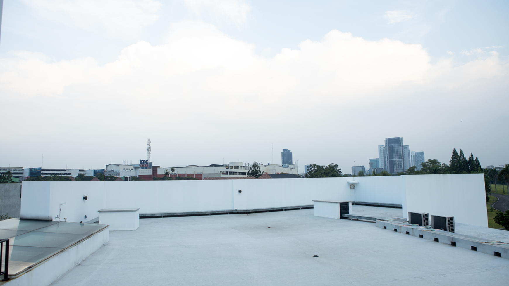 Rumah Mewah seperti Villa di BSD City