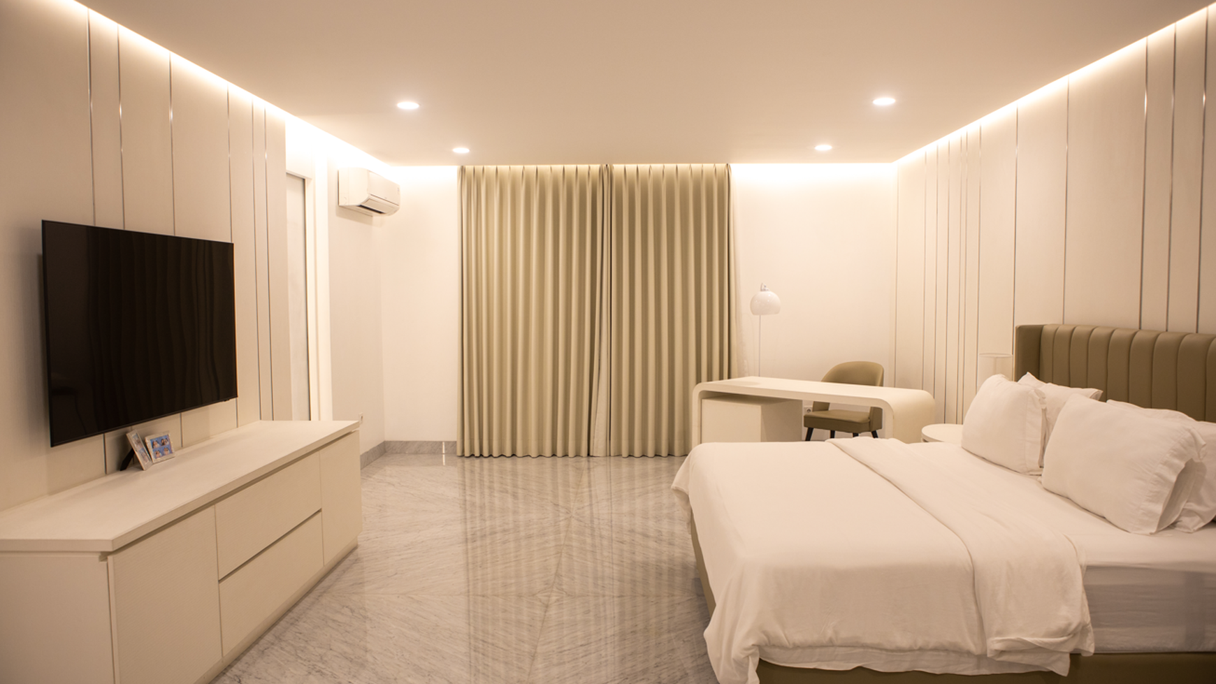 Rumah Mewah seperti Villa di BSD City