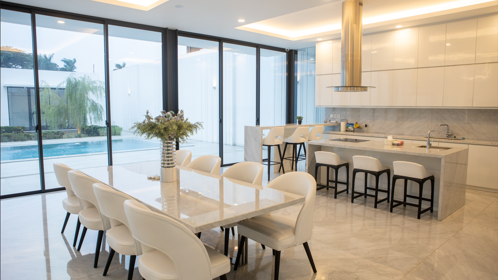 Rumah Mewah seperti Villa di BSD City