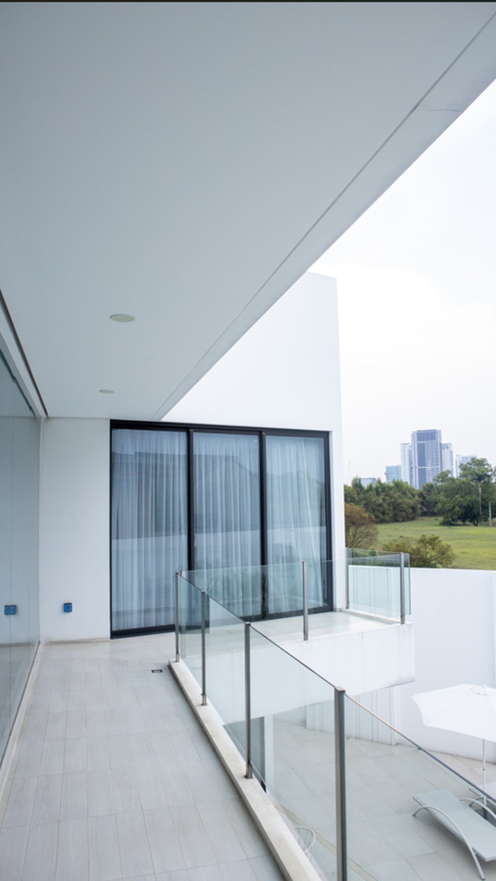 Rumah Mewah seperti Villa di BSD City
