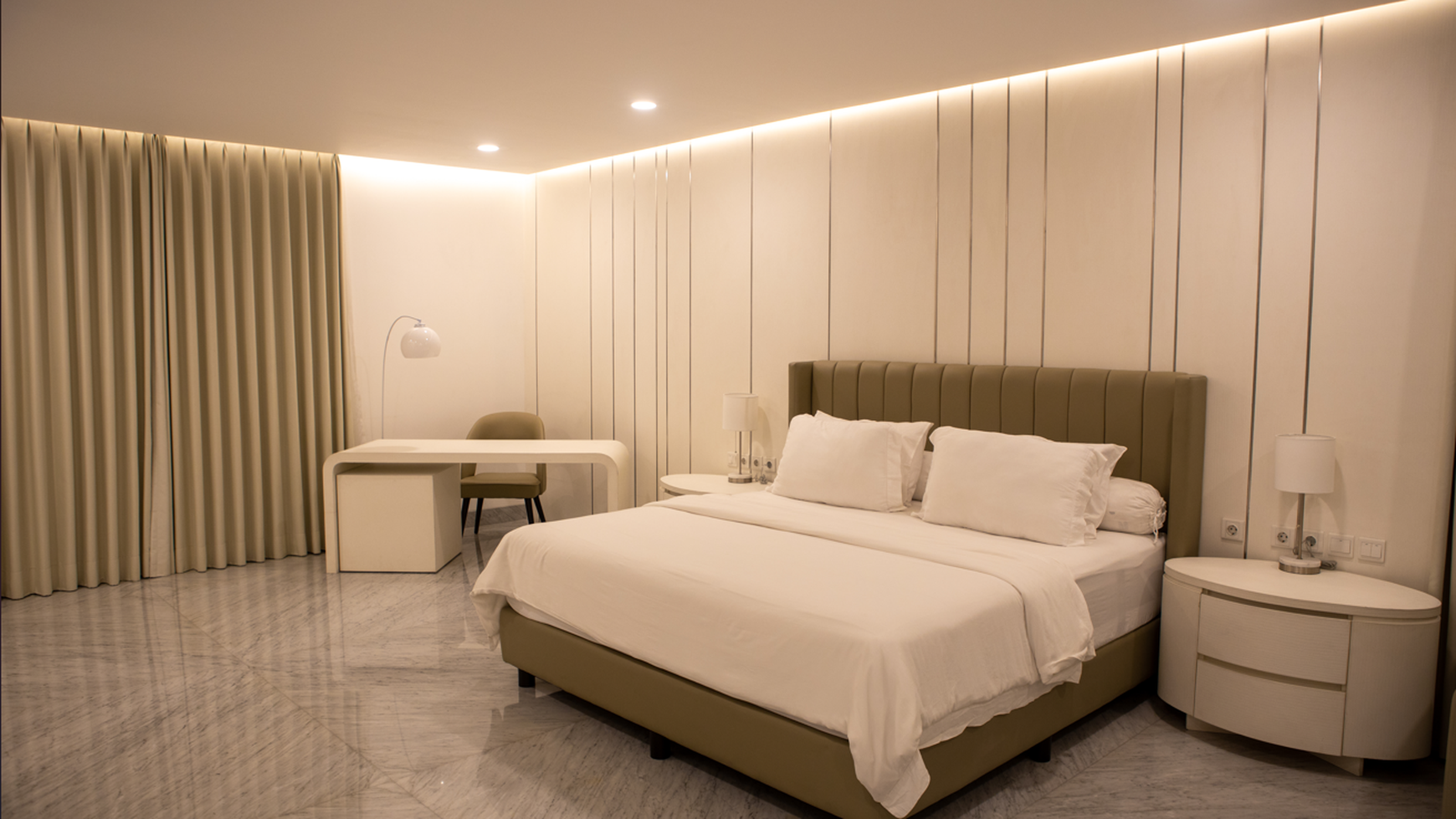 Rumah Mewah seperti Villa di BSD City