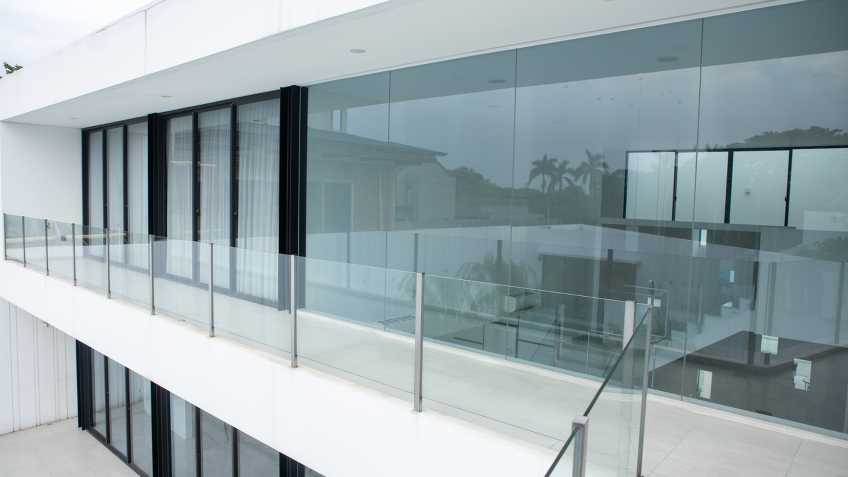 Rumah Mewah seperti Villa di BSD City