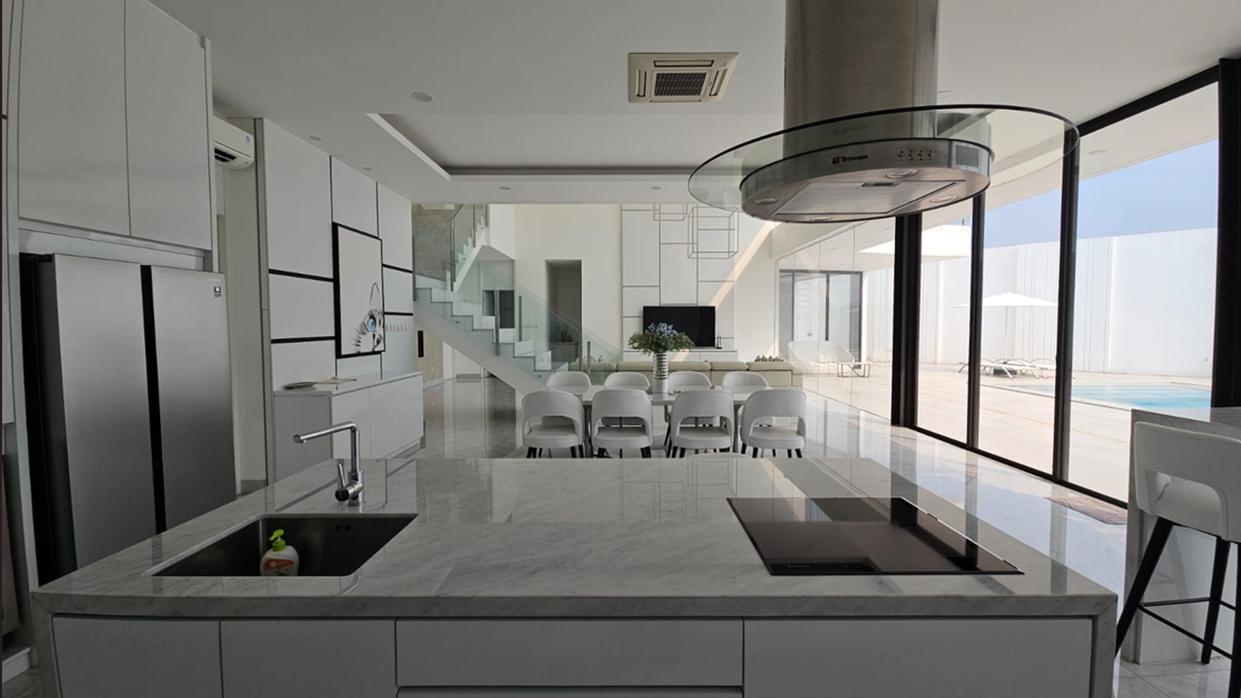 Rumah Mewah seperti Villa di BSD City