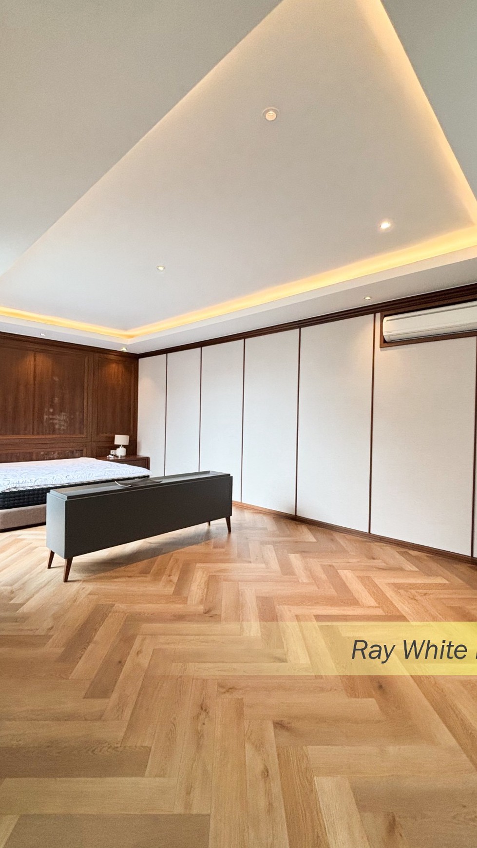 RUMAH MEWAH FULLFURNISH DI KAWASAN NAVAPARK BSD CITY, TANGERANG SELATAN