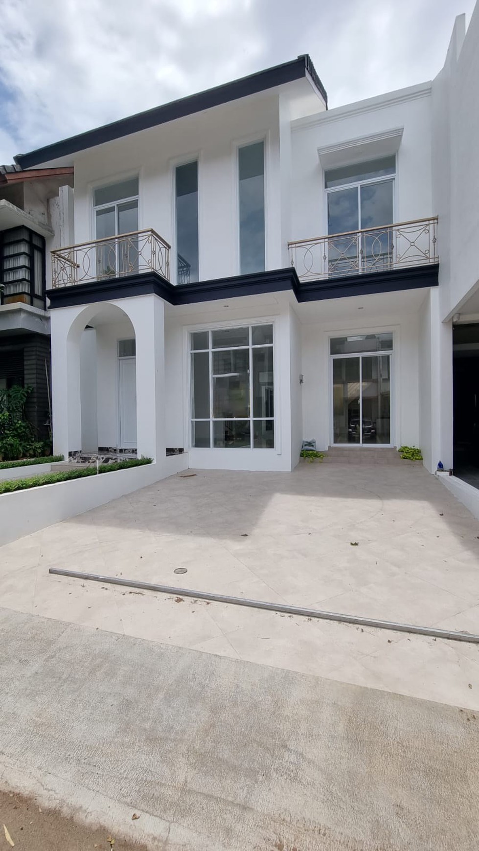 Rumah Siap Huni dengan Hunian Nyaman dan Asri di Sektor 9, Bintaro