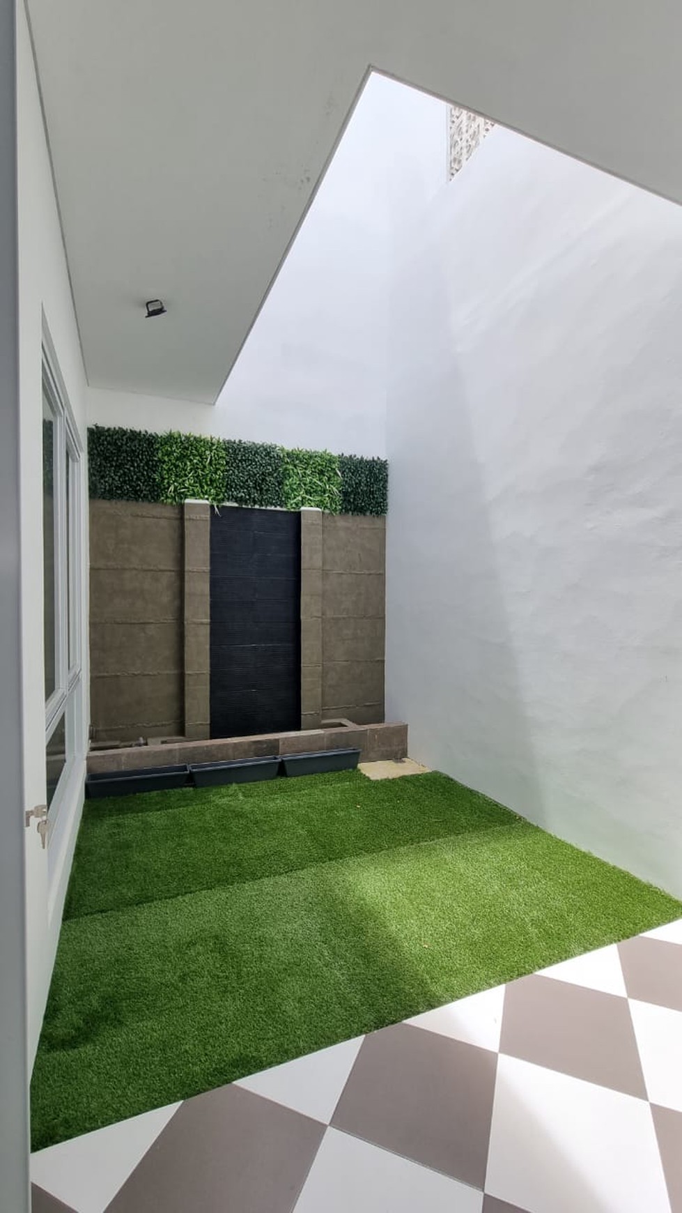 Rumah Siap Huni dengan Hunian Nyaman dan Asri di Sektor 9, Bintaro