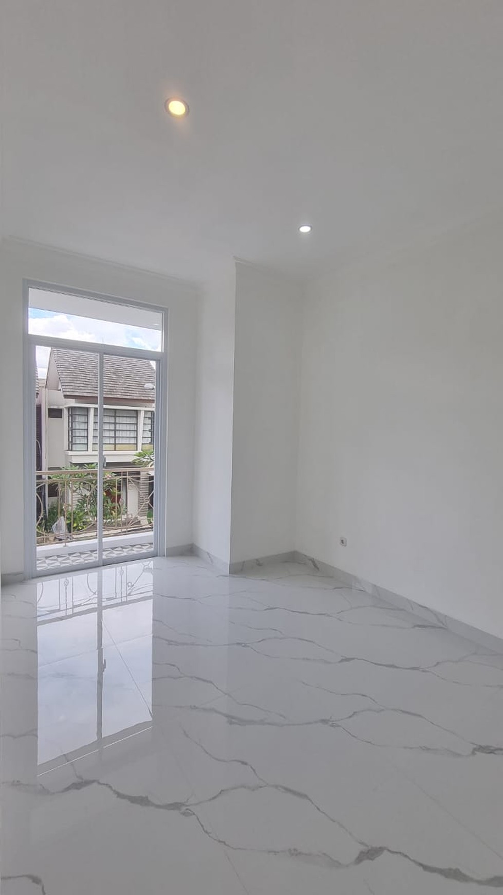 Rumah Siap Huni dengan Hunian Nyaman dan Asri di Sektor 9, Bintaro