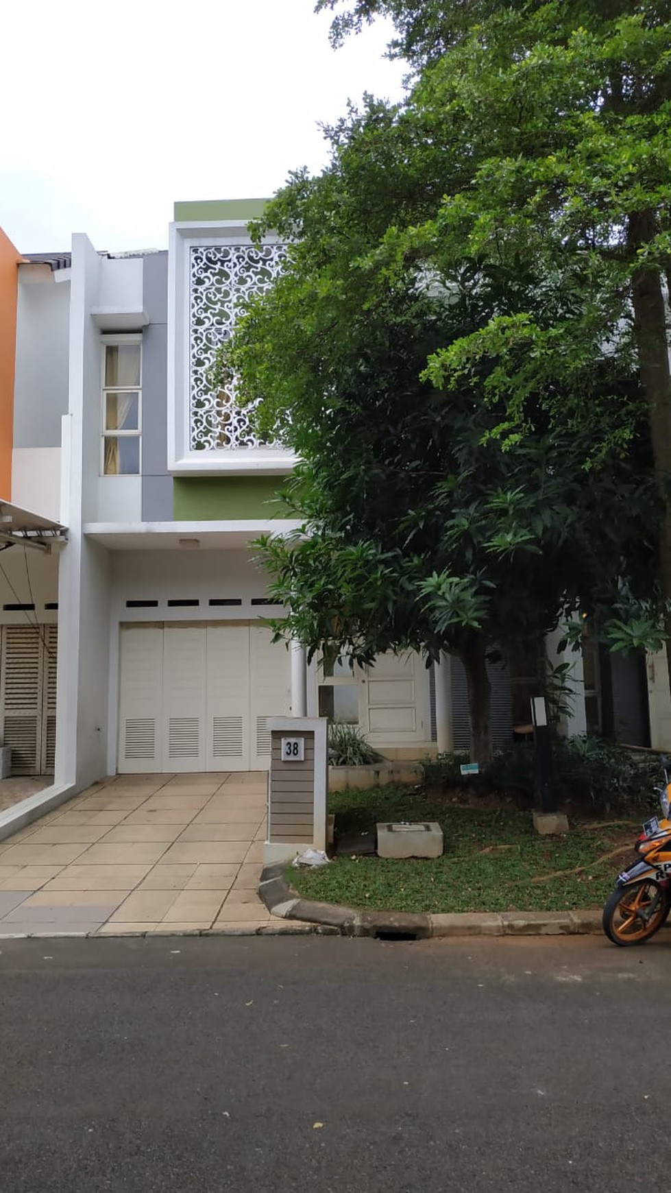 Rumah Bagus Di Komp Darwin, Jl Darwin Timur Serpong Tangerang Selatan