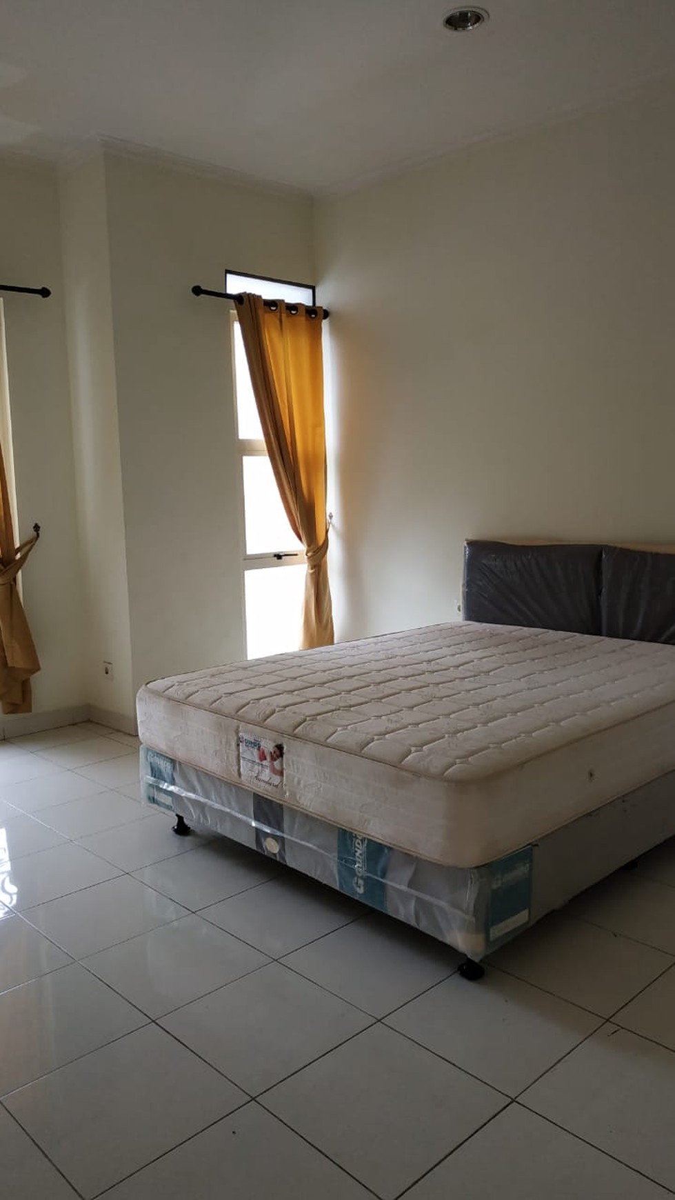 Rumah Bagus Di Komp Darwin, Jl Darwin Timur Serpong Tangerang Selatan