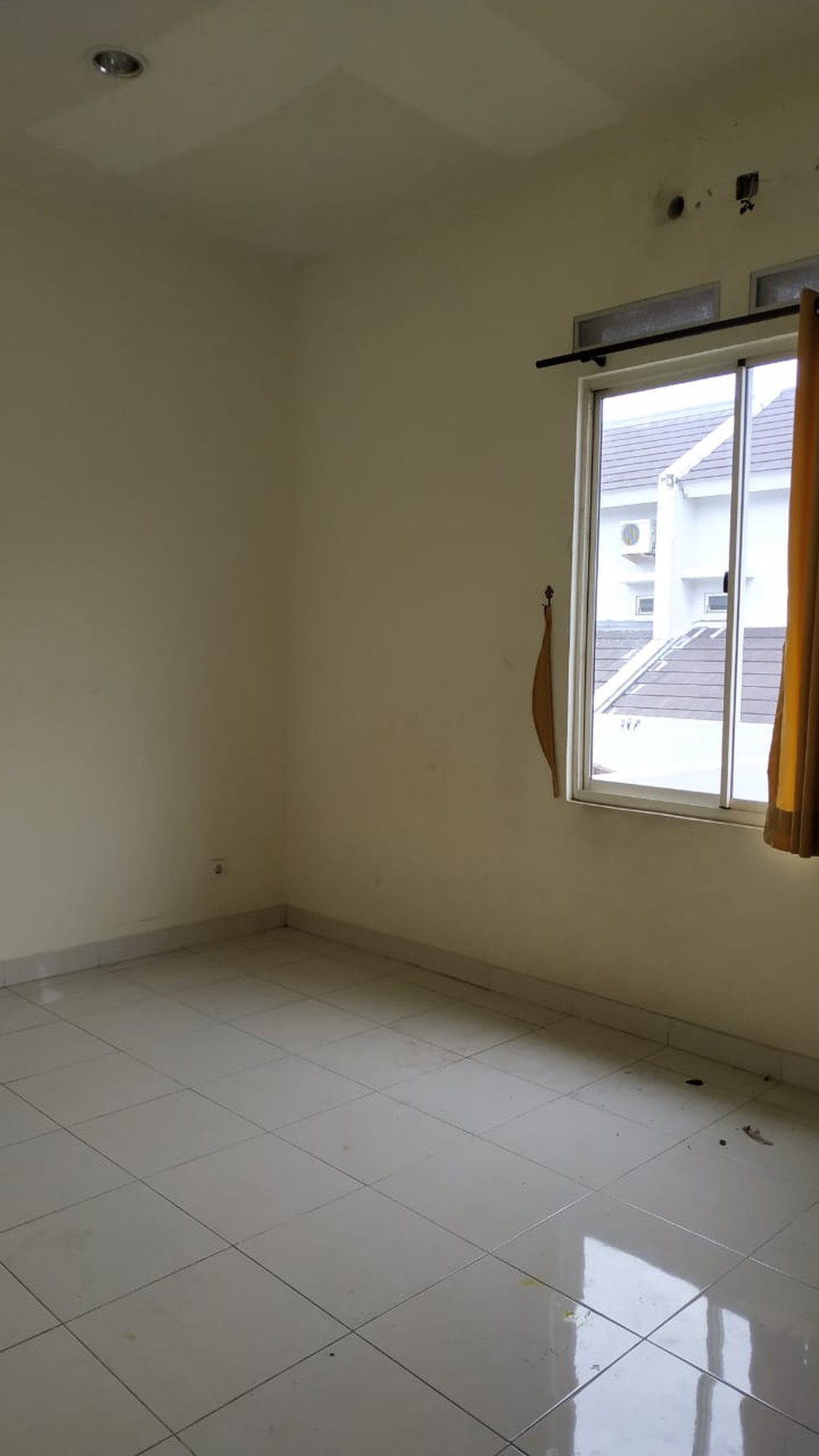 Rumah Bagus Di Komp Darwin, Jl Darwin Timur Serpong Tangerang Selatan