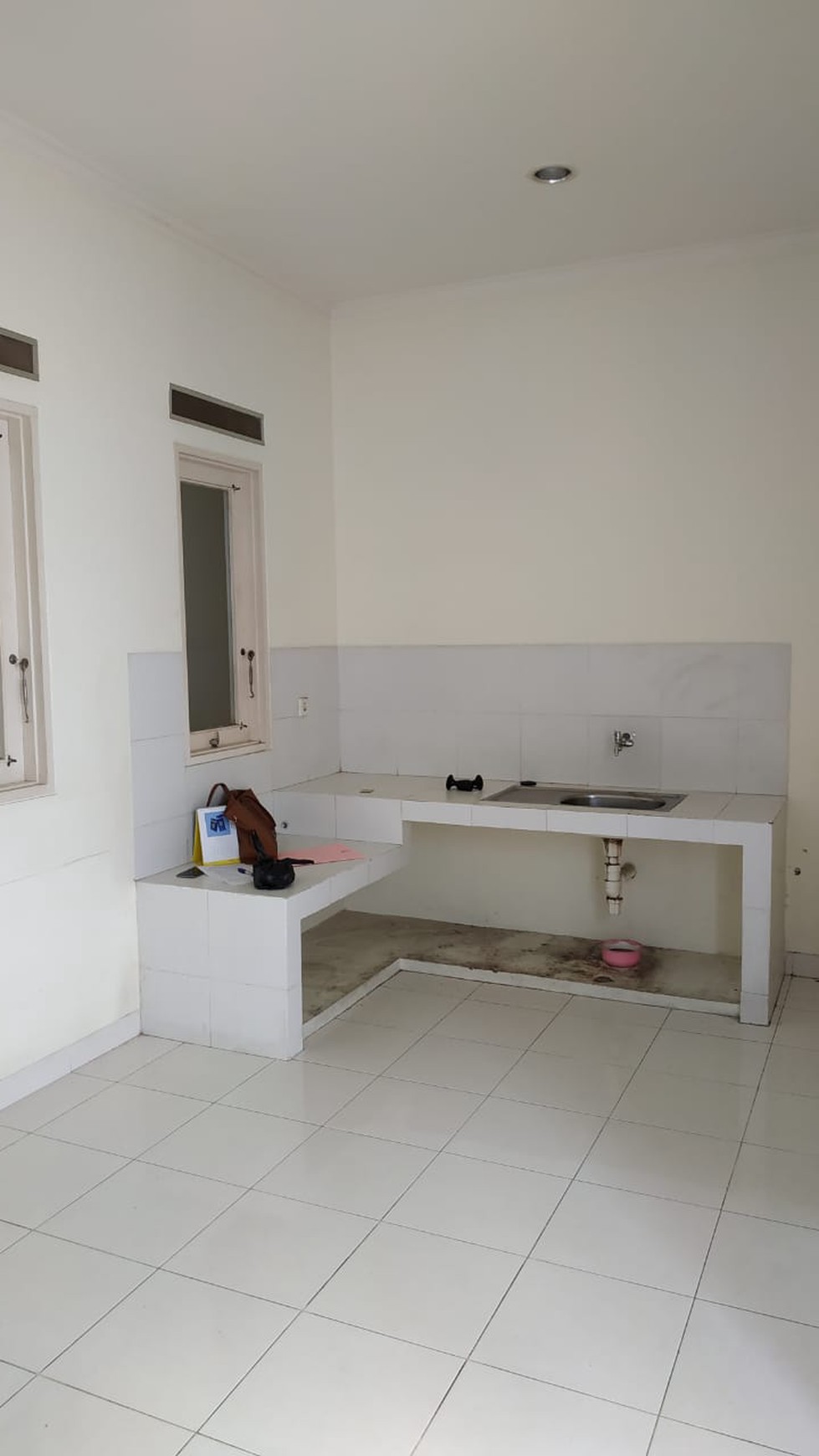 Rumah Bagus Di Komp Darwin, Jl Darwin Timur Serpong Tangerang Selatan