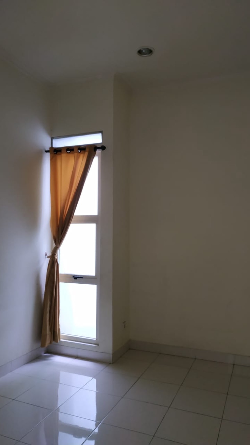 Rumah Bagus Di Komp Darwin, Jl Darwin Timur Serpong Tangerang Selatan