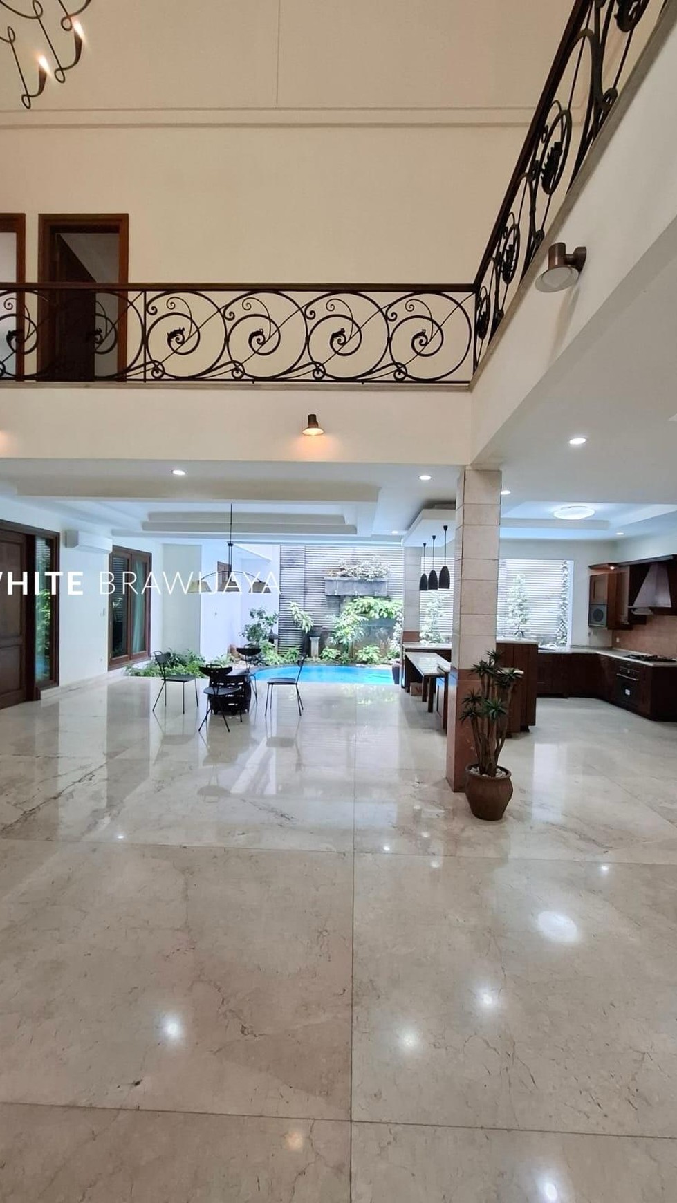Rumah Mewah Siap Huni Lingkungan Tenang Area Kebayoran Baru