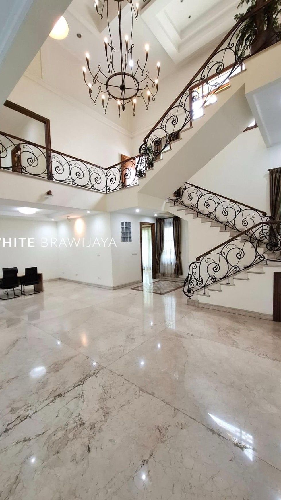 Rumah Mewah Siap Huni Lingkungan Tenang Area Kebayoran Baru