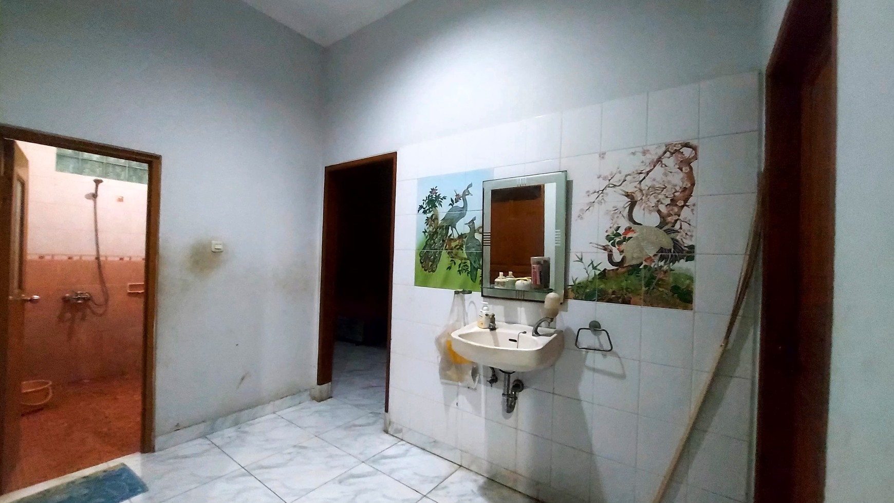 Dijual Rumah Asri dengan tanah Luas di Arco Sawangan, Depok.