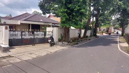 Dijual Tanah dengan Rumah Tua di Lebak Bulus, Jakarta Selatan.