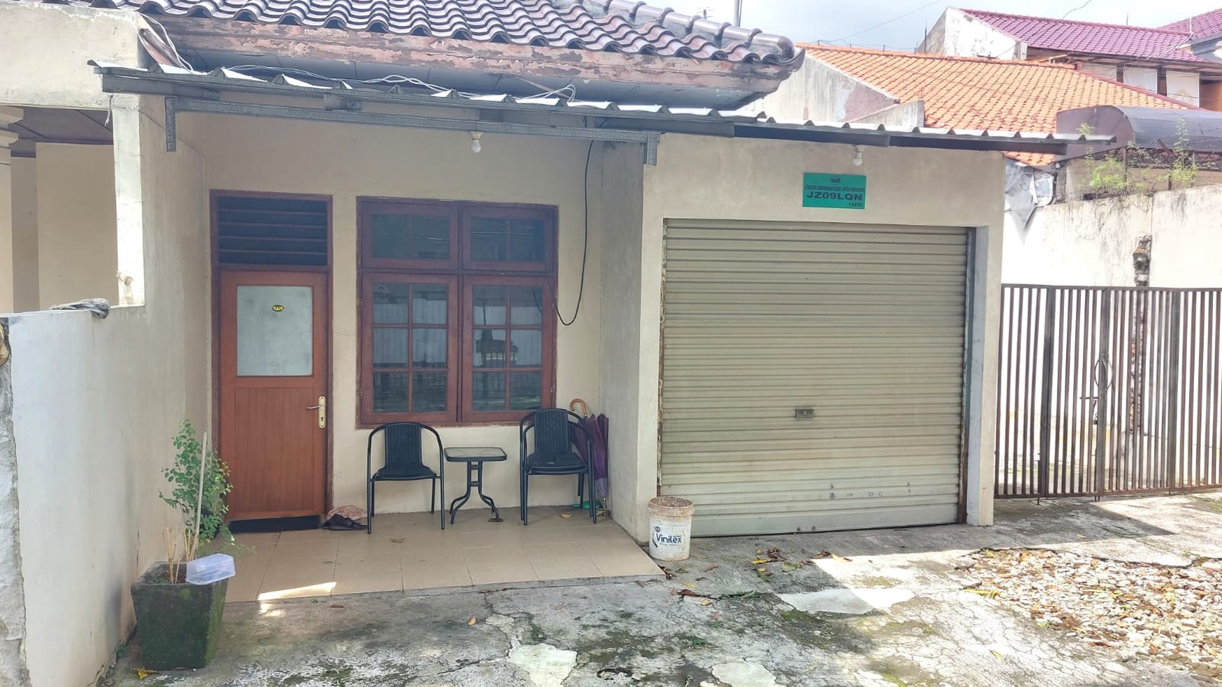 Dijual Tanah dengan Rumah Tua di Lebak Bulus, Jakarta Selatan.