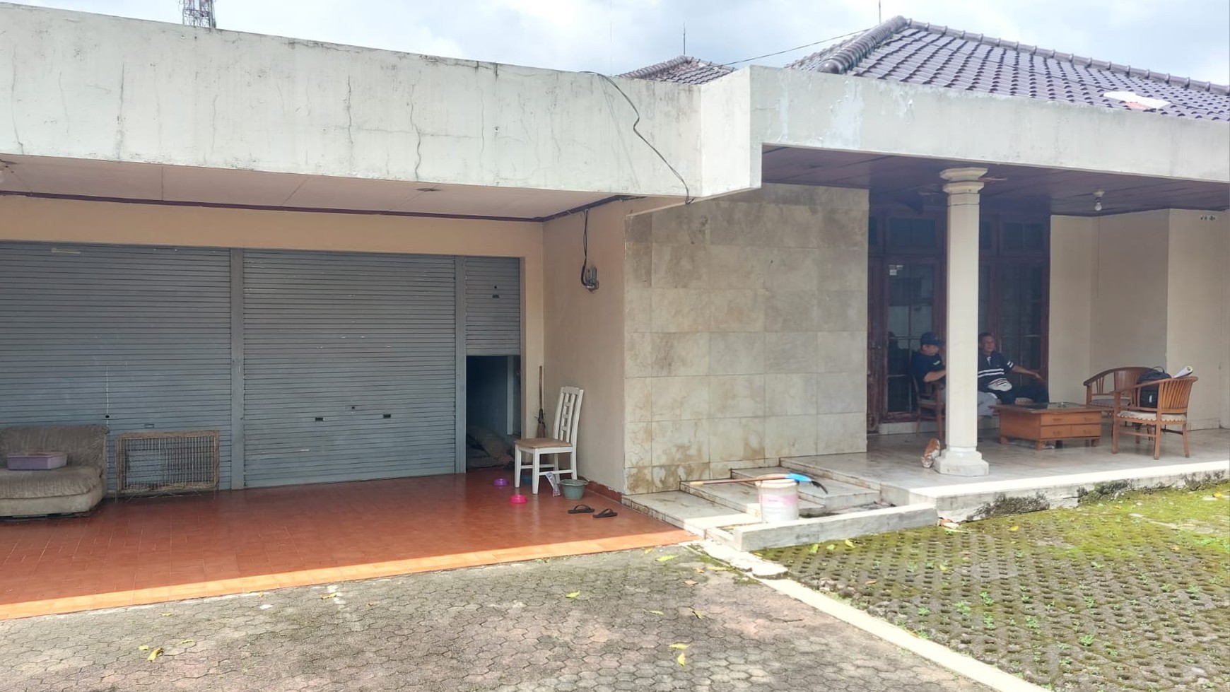 Dijual Tanah dengan Rumah Tua di Lebak Bulus, Jakarta Selatan.