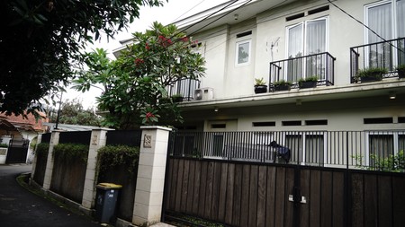 Dijual Rumah  2 Lantai Siap Huni daerah  Tanah Kusir