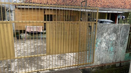 Dijual Rumah Tua Lama Hitung tanah saja di Bintaro 