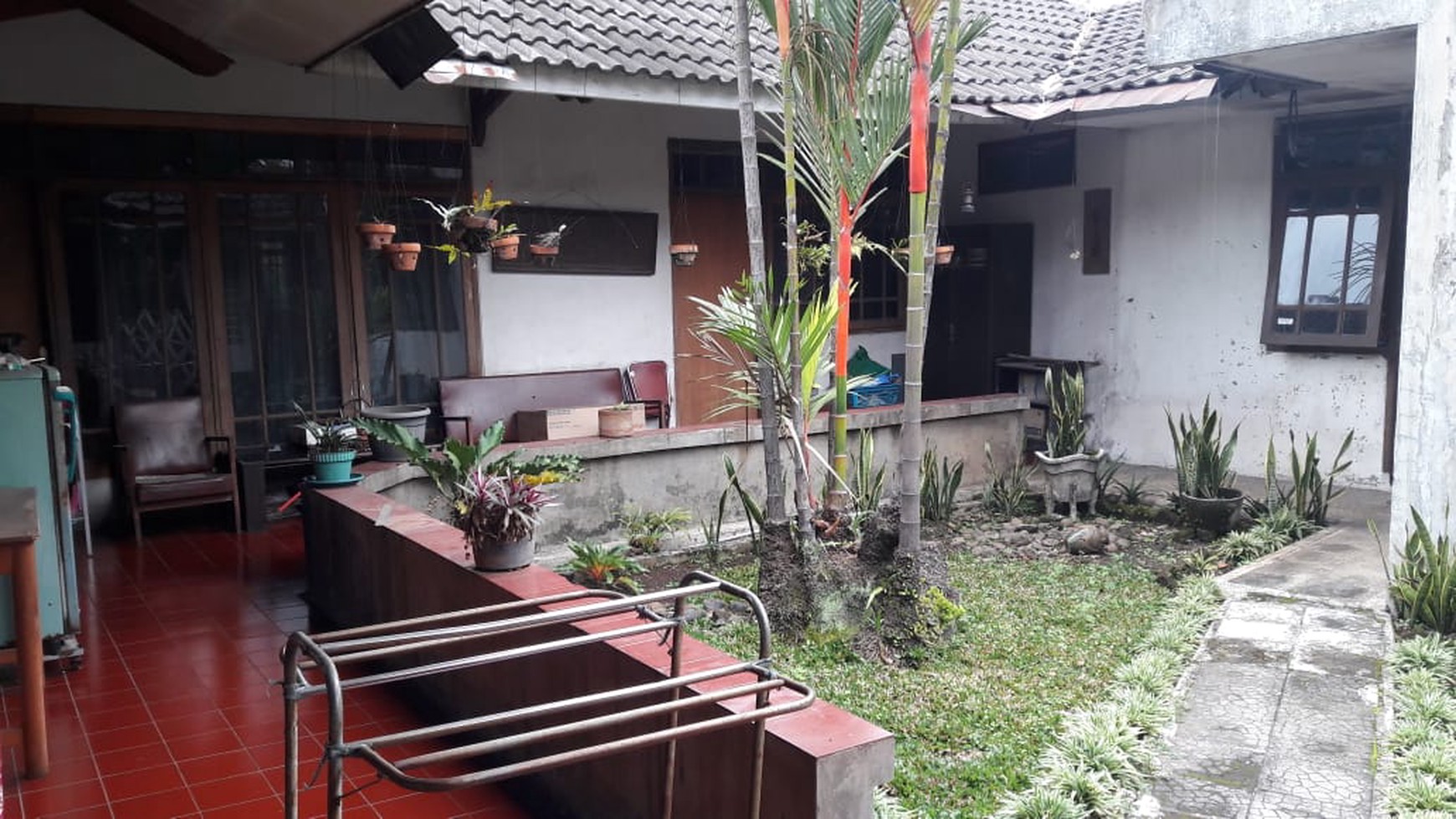 Rumah Asri di Tengah Kota Sayap Turangga, Bandung